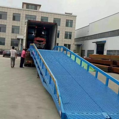 Tonglida Boarding Bridge Mobile Loading Ramp 8mm Anti Slip Mesh 5-15 Ton Load Capacity